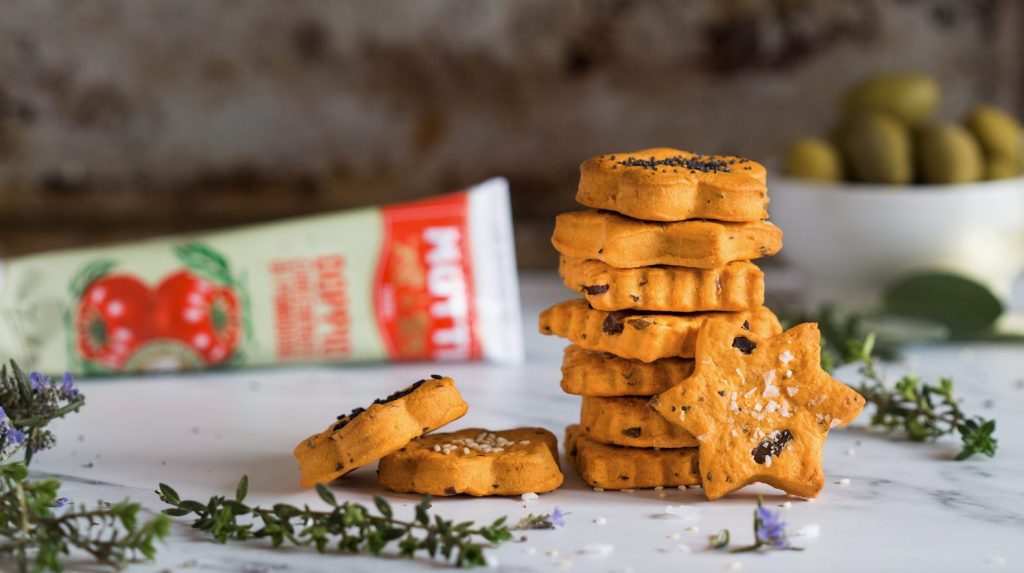 Savory shortbread biscuits with tomato Savory shortbread biscuits with tomato