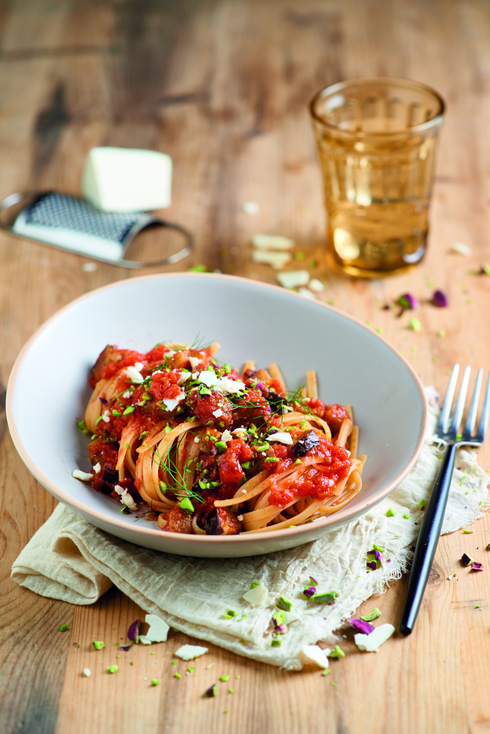 Linguine with finely chopped tomatoes, aubergines and pistachchios Linguine with finely chopped tomatoes, aubergines and pistachchios
