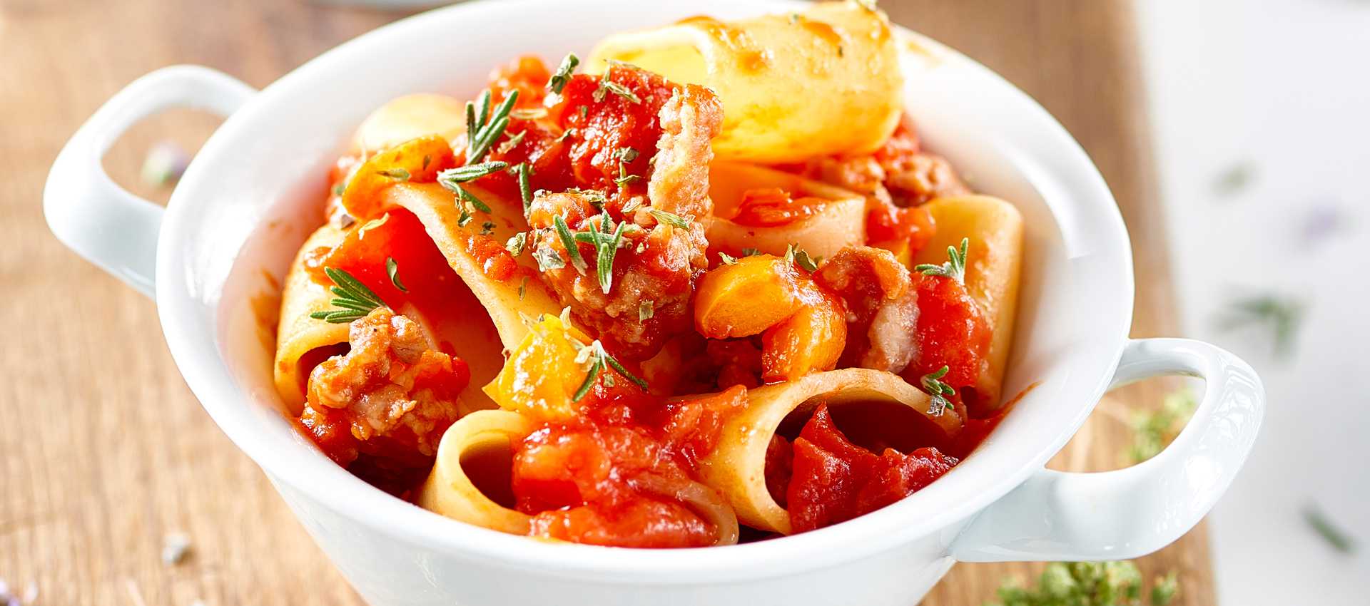 Calamarata med salsiccia Calamarata med salsiccia