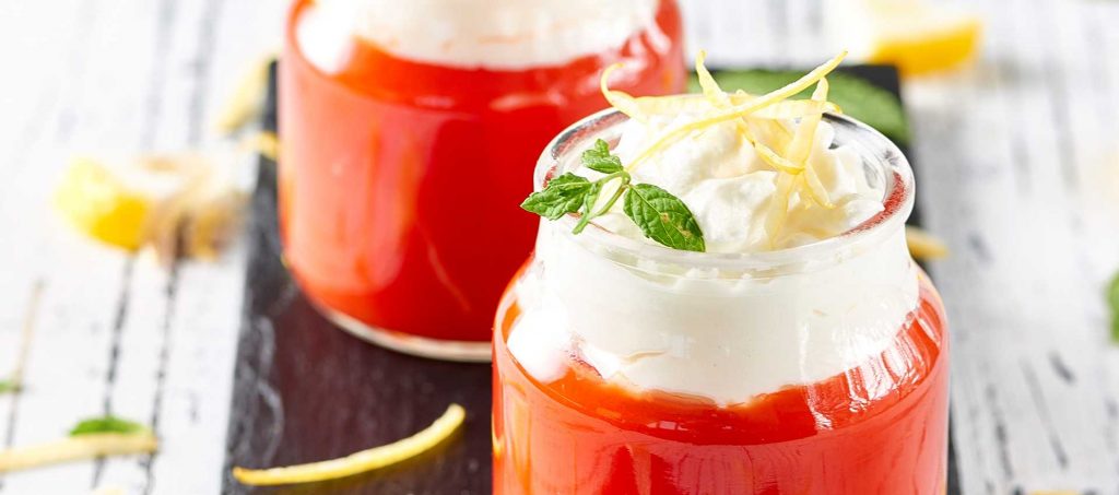 Kold tomatcreme med ricottamousse og mynte Kold tomatcreme med ricottamousse og mynte