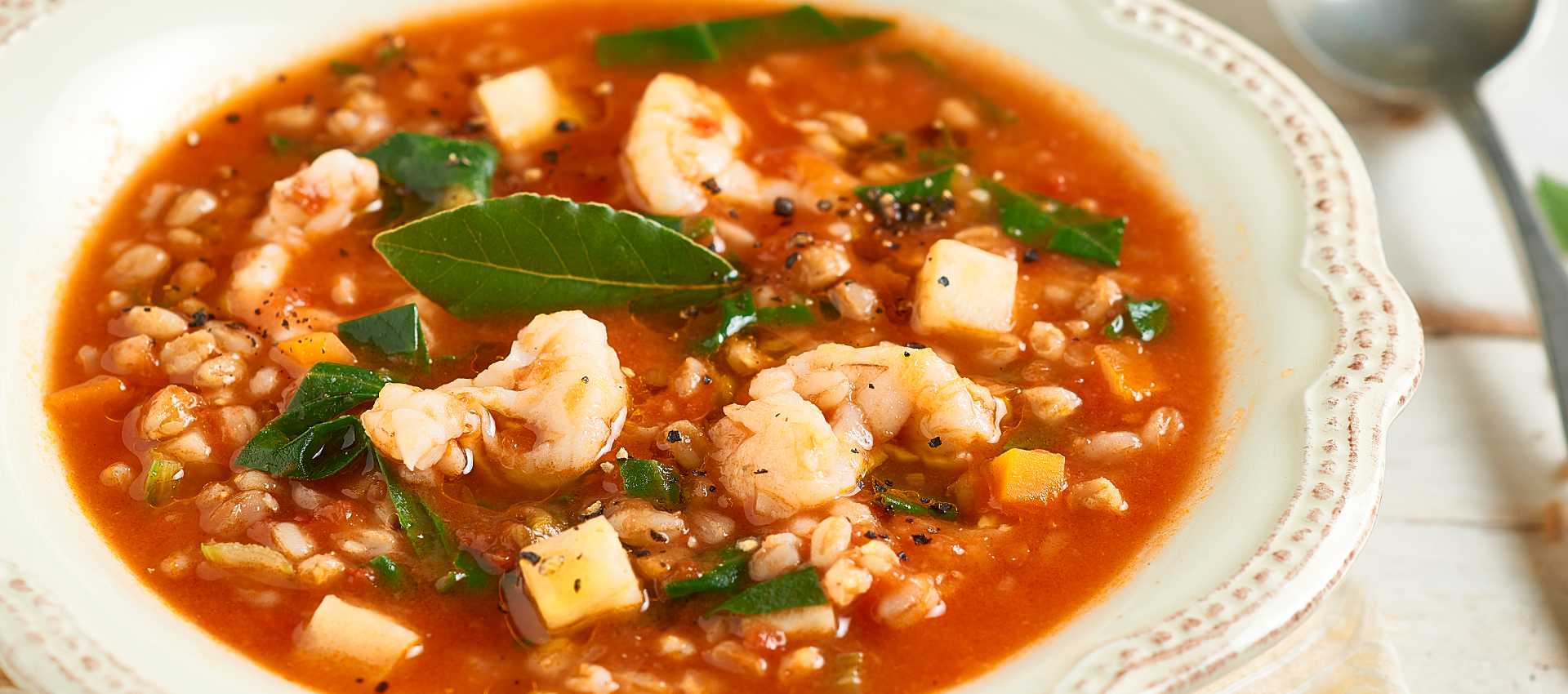 Speltsuppe med tomat, mangold og reker Speltsuppe med tomat, mangold og reker