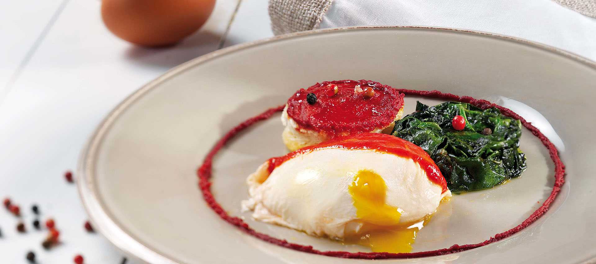 Posjert egg, brødkrutonger og spinat Posjert egg, brødkrutonger og spinat