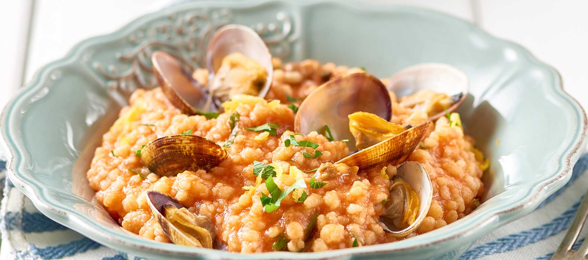 Fregolapasta fra Sardinia med hjerteskjell og sitron Fregolapasta fra Sardinia med hjerteskjell og sitron