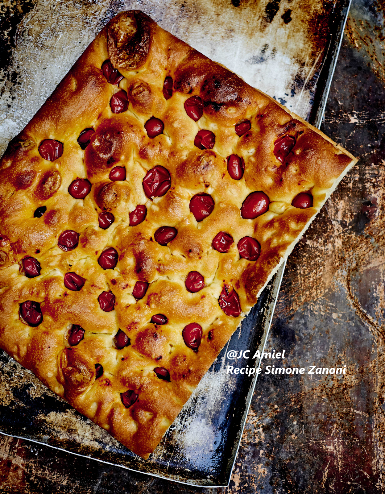 Foccacia med kirsebærtomater Foccacia med kirsebærtomater