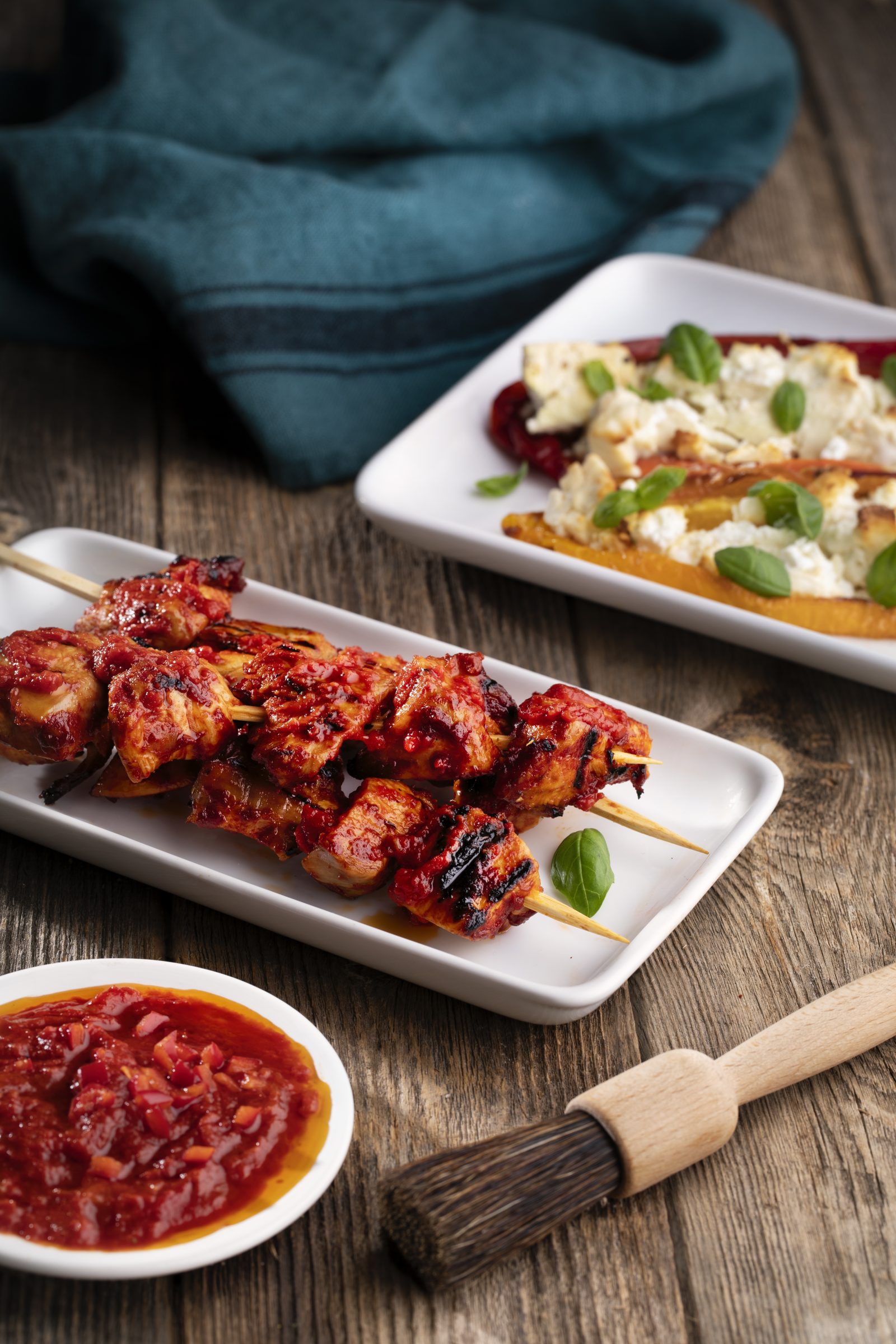 GRILLEDE KYLLINGSPYD OG GRØNNSAKER GRILLEDE KYLLINGSPYD OG GRØNNSAKER