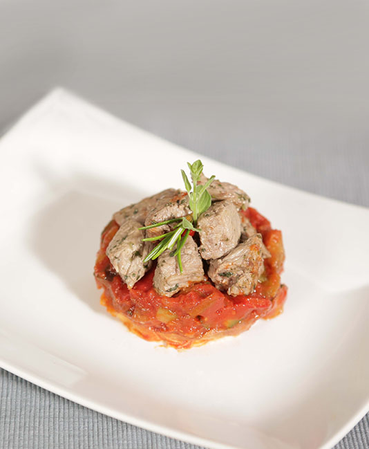 Grönsaks-Ratatouille och marinerat nötkött Grönsaks-Ratatouille och marinerat nötkött