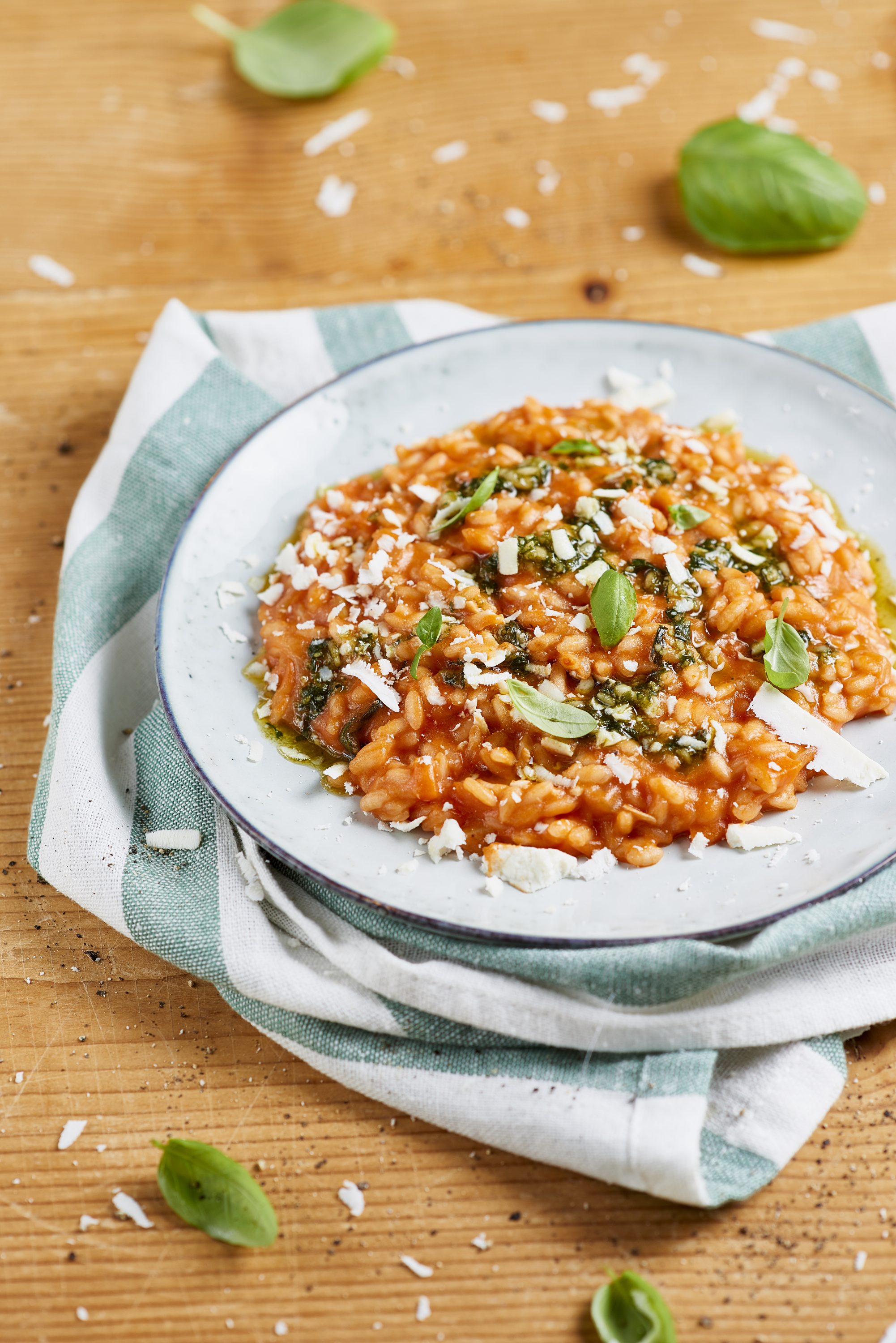 Tomatrisotto med pesto och ricottaost Tomatrisotto med pesto och ricottaost