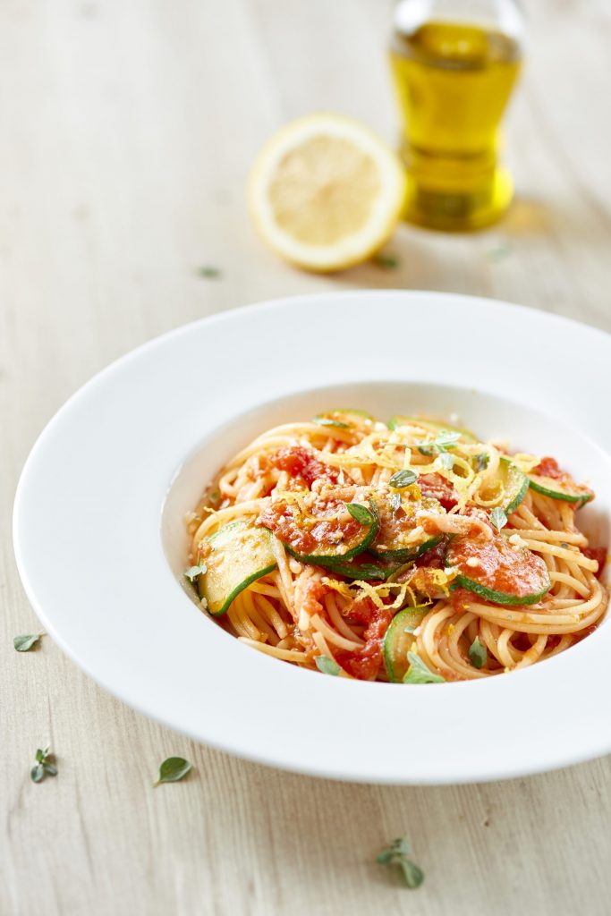 Spaghetti à la chitarra med tomat och zucchini – pasta med smak av Italien Spaghetti à la chitarra med tomat och zucchini – pasta med smak av Italien