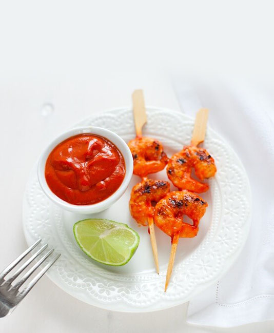 Räkspett med sås av trippelkoncentrerad tomatpuré, lime och paprikapulver Räkspett med sås av trippelkoncentrerad tomatpuré, lime och paprikapulver