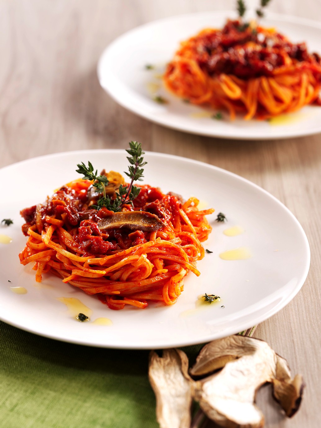 Tagliolini med porcinisås Tagliolini med porcinisås
