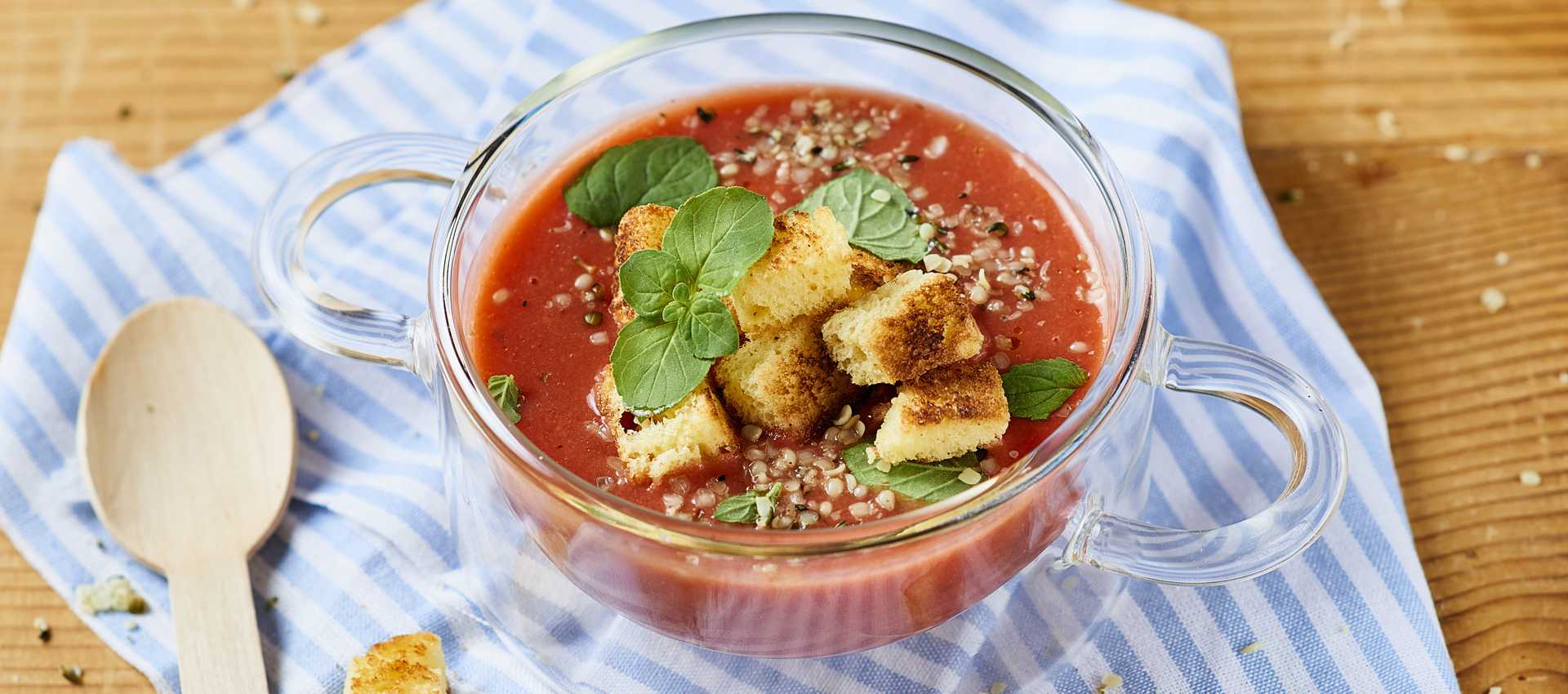 Gazpacho med jordgubbar Gazpacho med jordgubbar