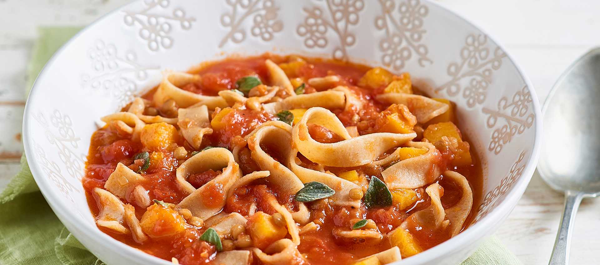 Fullkornsfettuccine med linser, tomat och pumpa Fullkornsfettuccine med linser, tomat och pumpa