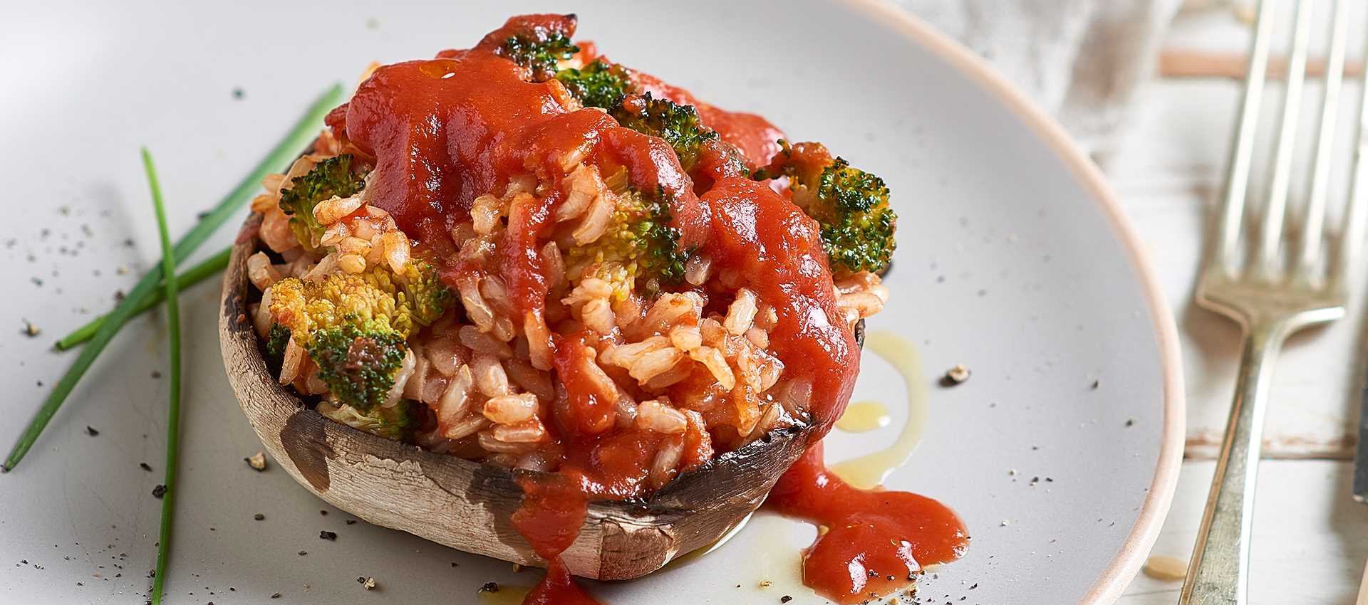 Svampar fyllda med fullkornsris och broccoli Svampar fyllda med fullkornsris och broccoli