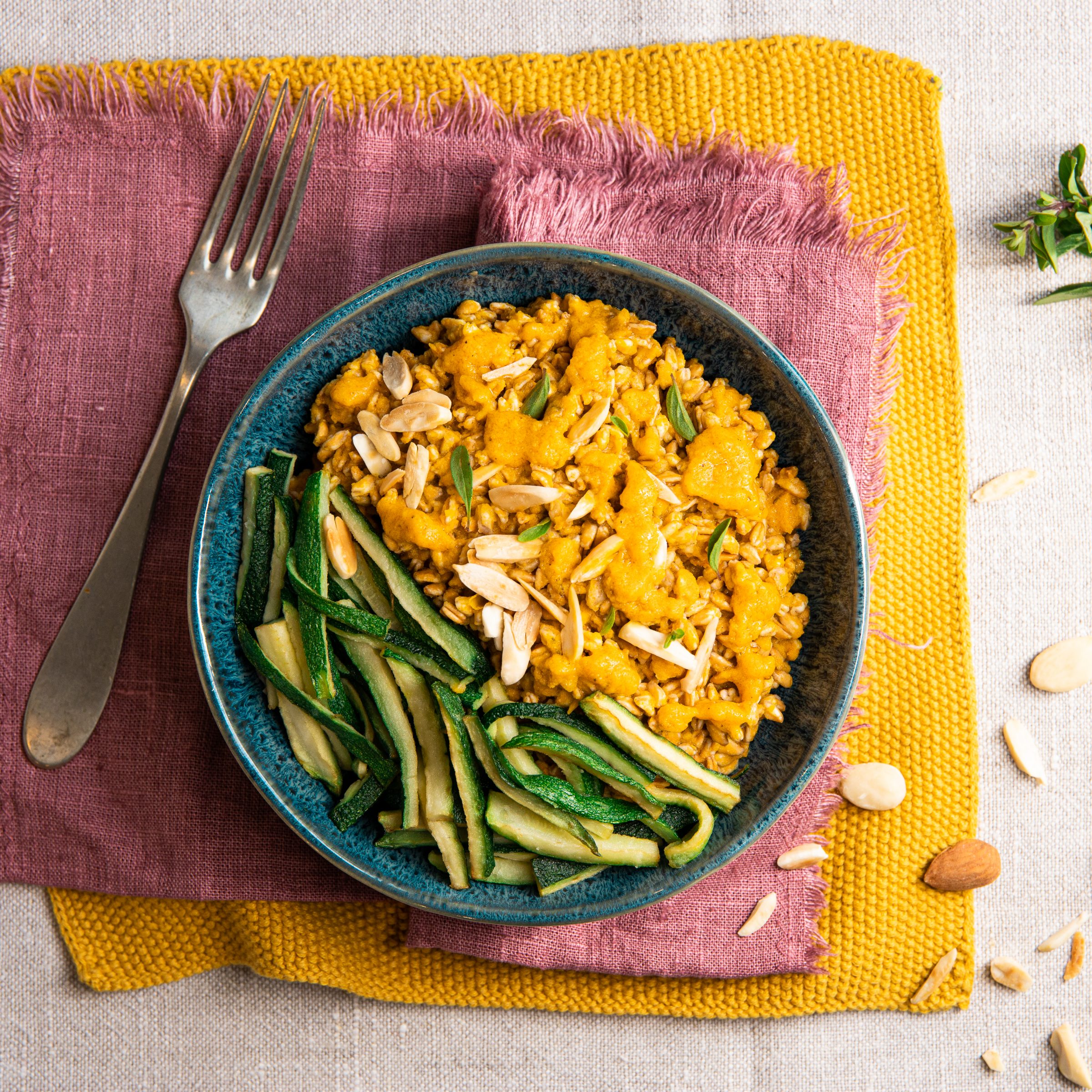 Poke bowl med orange pesto Poke bowl med orange pesto