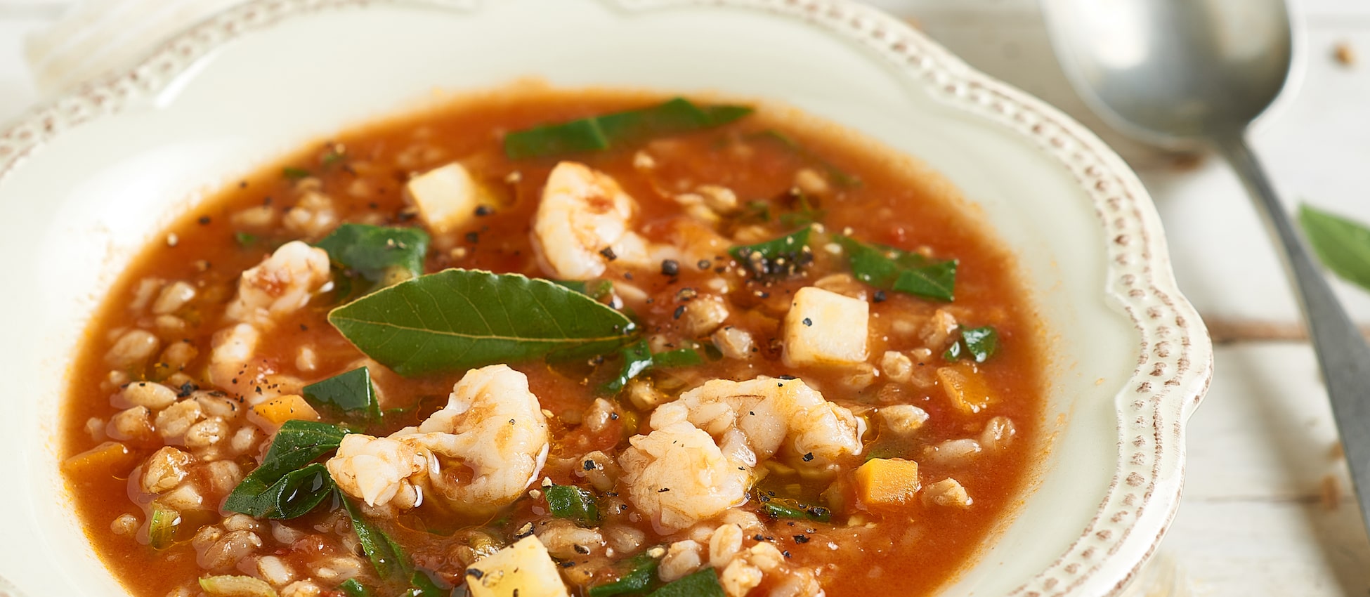 Soupe d’épeautre à la tomate, blettes et crevettes Soupe d’épeautre à la tomate, blettes et crevettes
