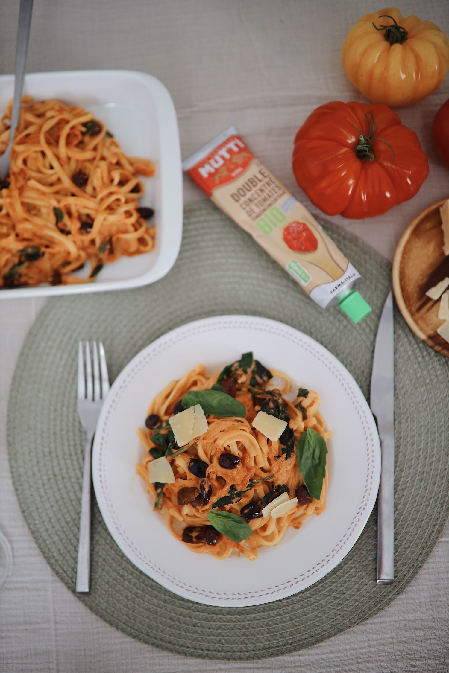 Linguine aux épinards et olives sauce crémeuse à la tomate Linguine aux épinards et olives sauce crémeuse à la tomate