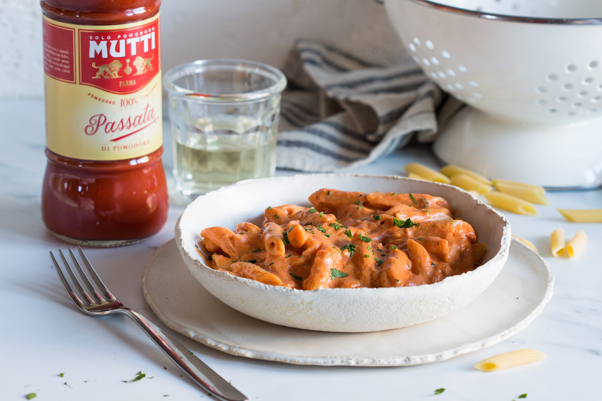 Pâtes cuisinées à la passata et à la vodka Pâtes cuisinées à la passata et à la vodka
