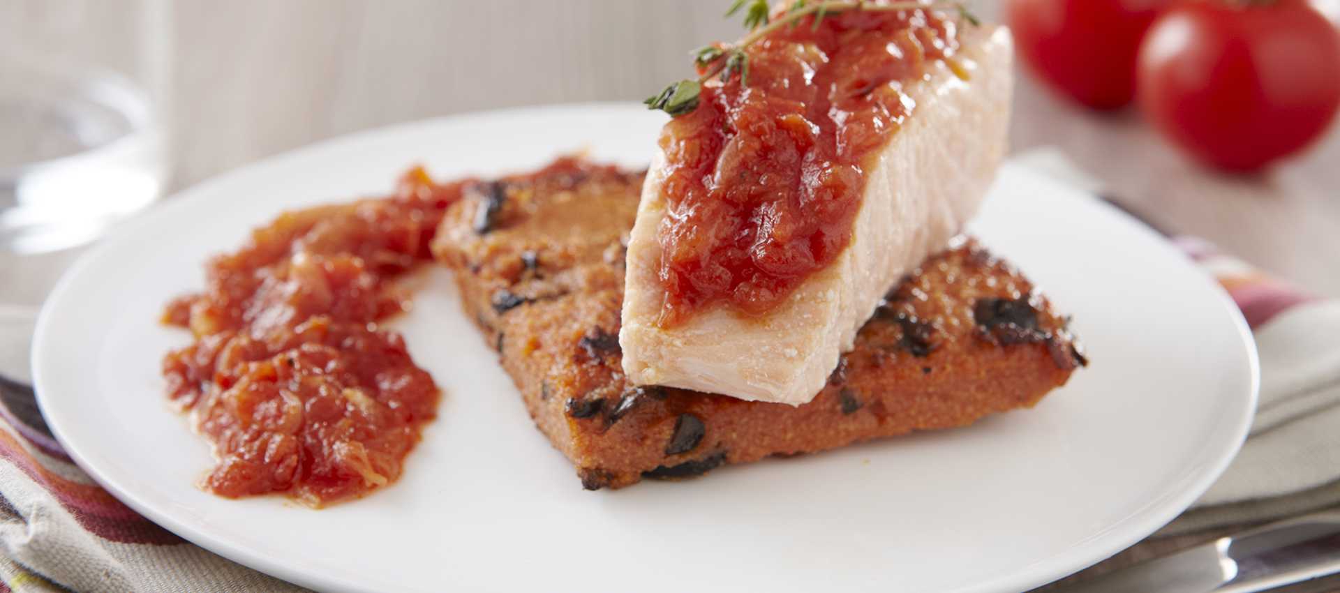 Salmon with thyme confit confit, crispy polenta and chopped tomatoes with basil and onion Salmon with thyme confit confit, crispy polenta and chopped tomatoes with basil and onion