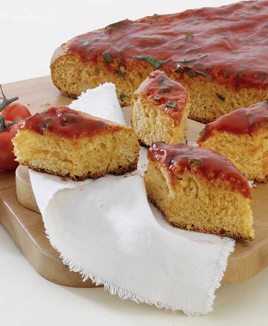 Pain stria nappé de sauce à la Purée de tomates Mutti et au Double concentré de tomates Mutti Pain stria nappé de sauce à la Purée de tomates Mutti et au Double concentré de tomates Mutti