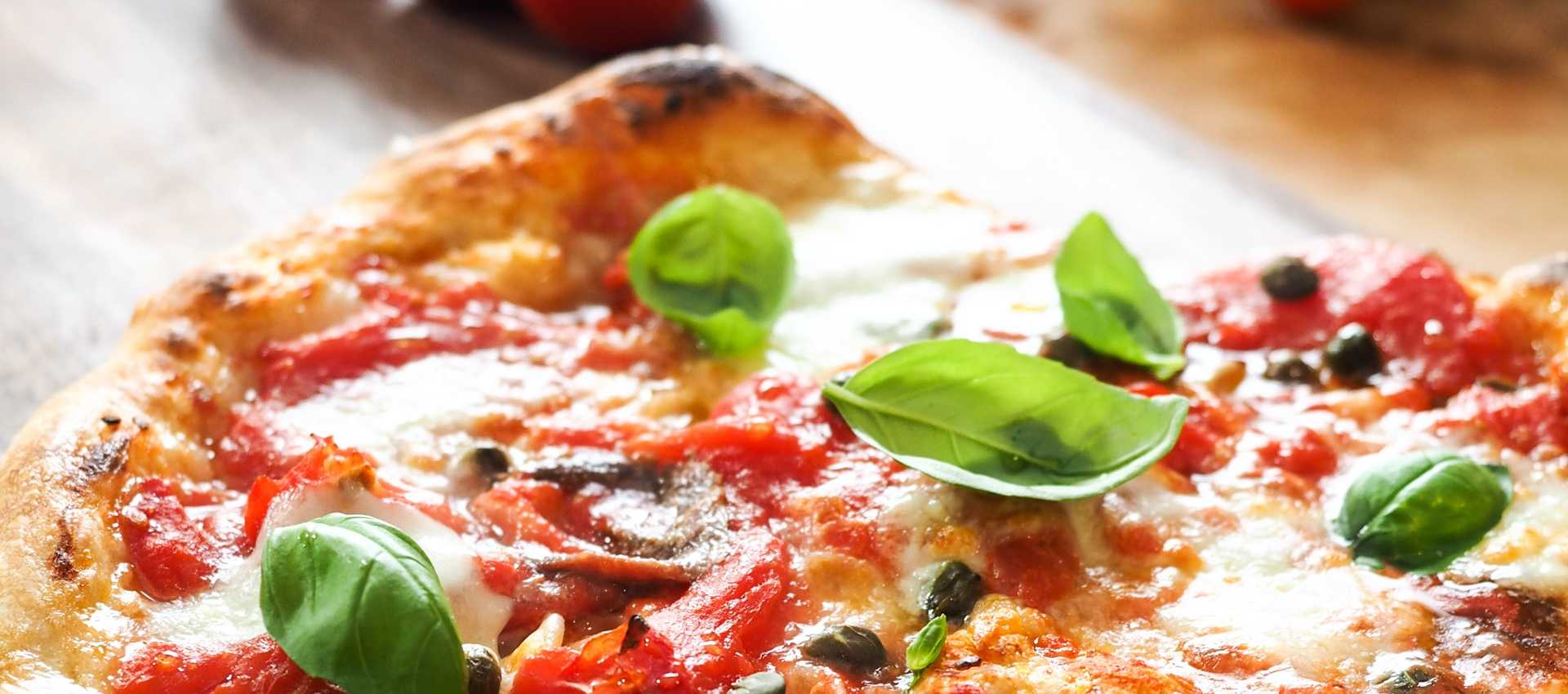 Frying pan Neapolitan pizza Frying pan Neapolitan pizza