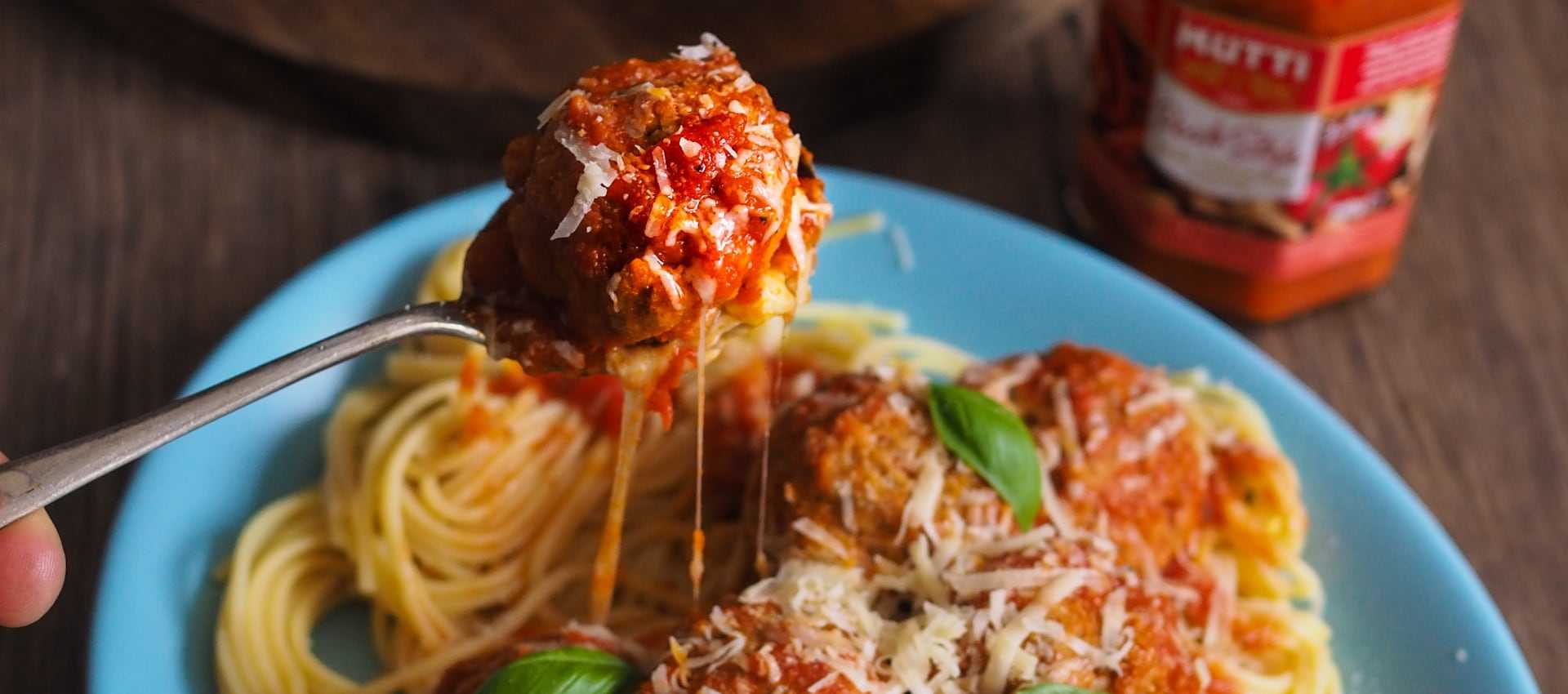 Red tomato pesto meatballs Red tomato pesto meatballs