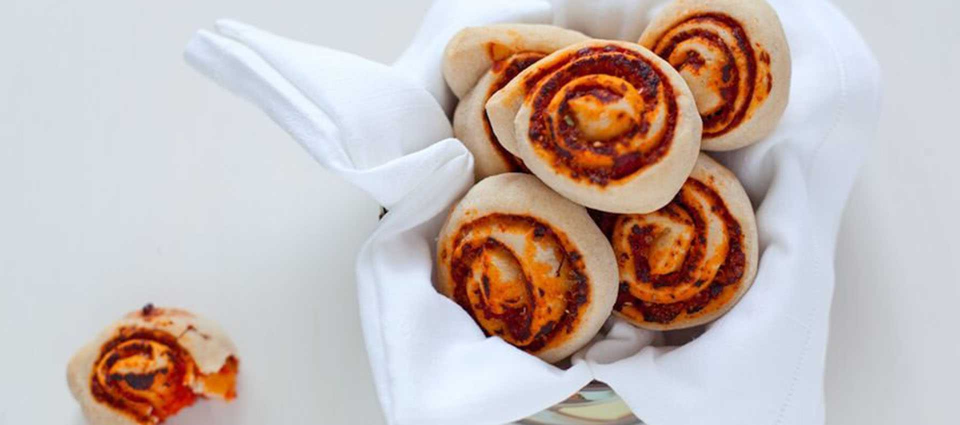 Spiraalbroodjes met tomaat Spiraalbroodjes met tomaat