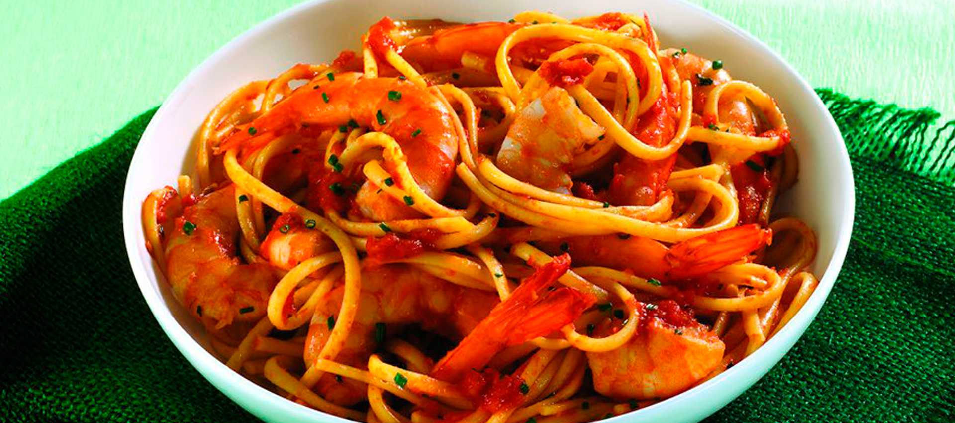 Linguine met grote garnalen en Polpa van Mutti Linguine met grote garnalen en Polpa van Mutti