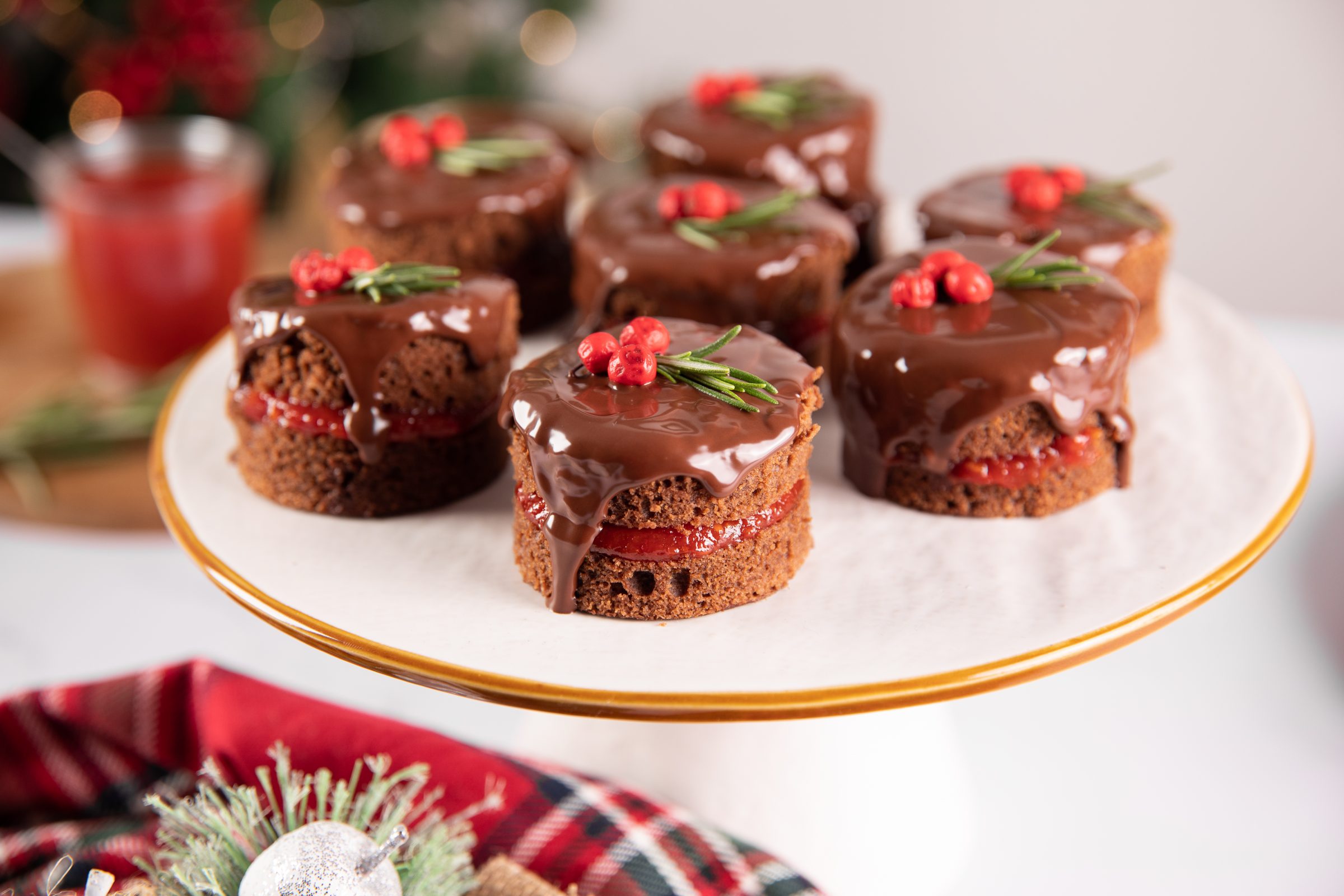 MINI SACHER WITH CHERRY TOMATO JAM MINI SACHER WITH CHERRY TOMATO JAM