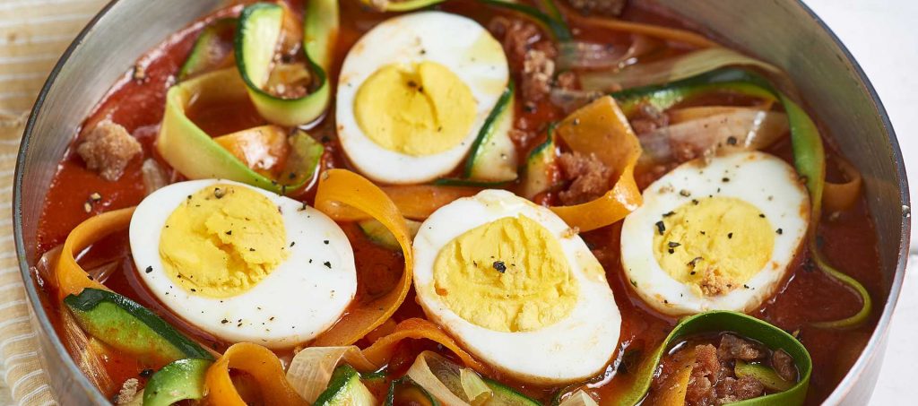 Tagliatelle di verdure con uova sode Tagliatelle di verdure con uova sode