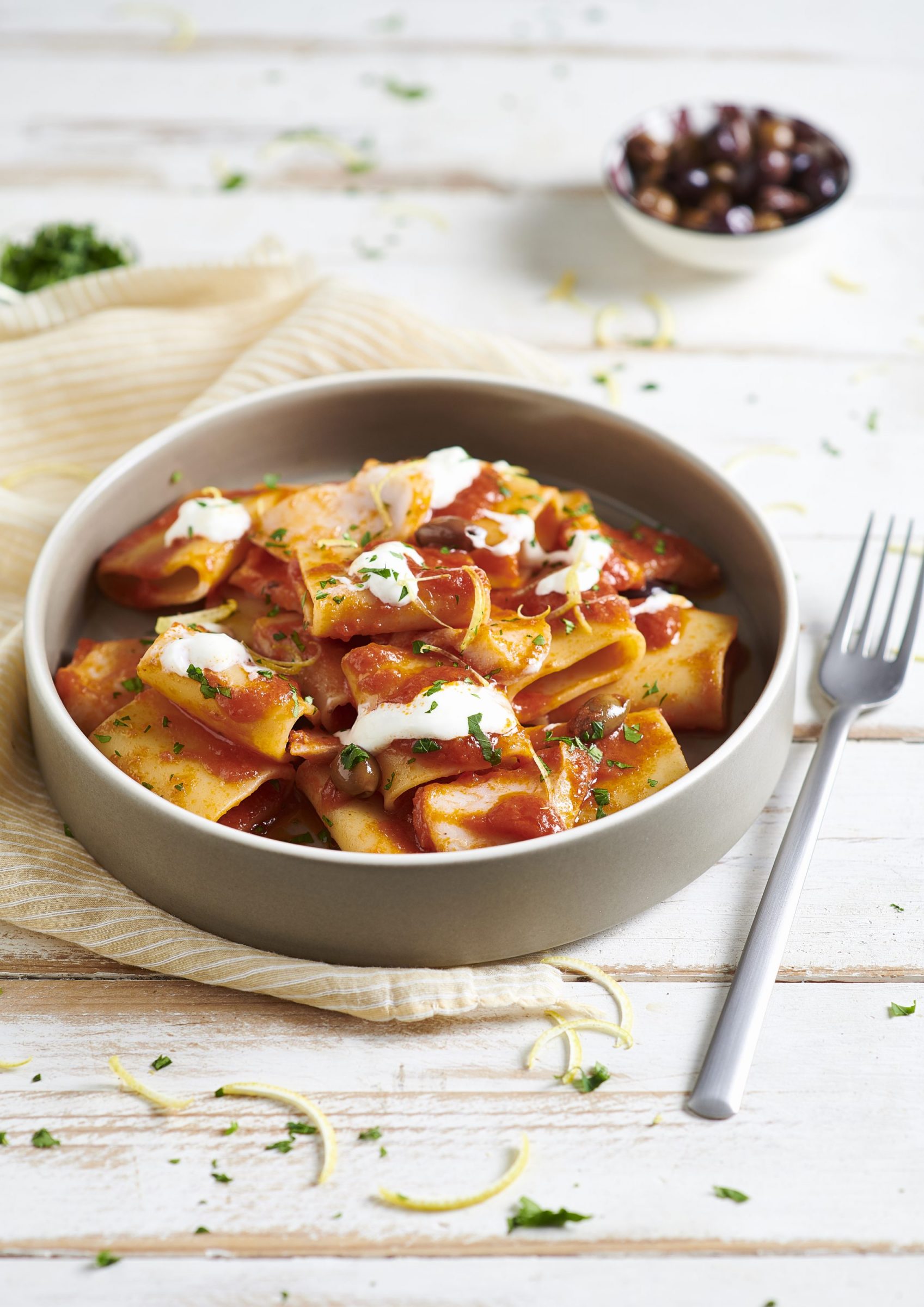 Paccheri al pomodoro, baccalà, stracciatella e lime Paccheri al pomodoro, baccalà, stracciatella e lime