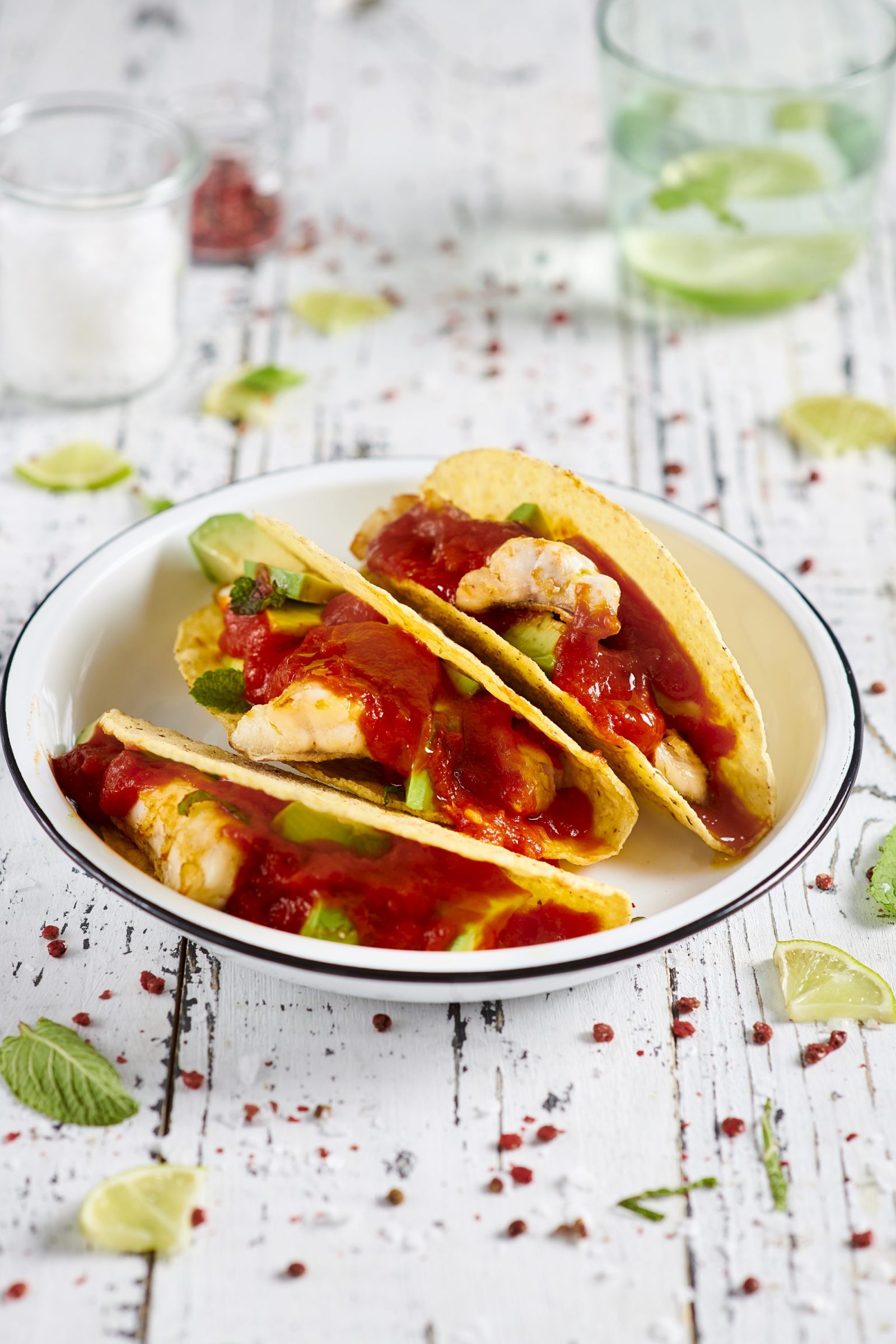 Tacos ripieni di cernia, salsa di pomodoro piccante e avocado Tacos ripieni di cernia, salsa di pomodoro piccante e avocado