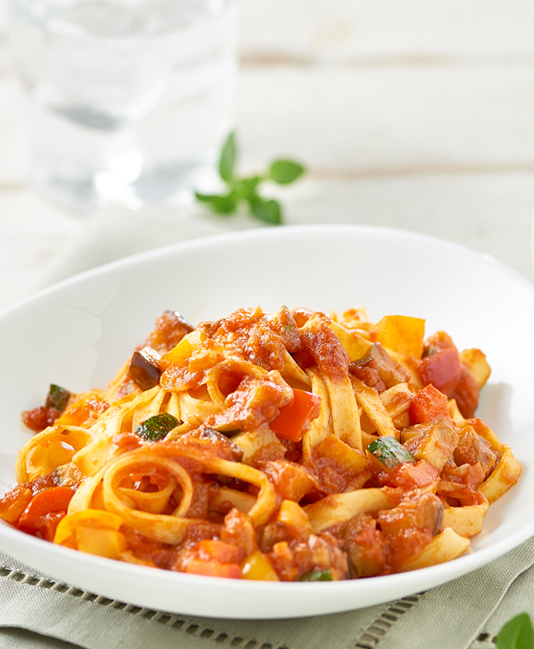 Tagliatelle vihannesragulla Tagliatelle vihannesragulla