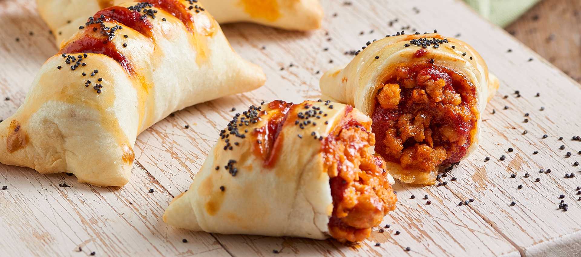 Kalkkunalla ja tomaatilla täytetyt pasteijat Kalkkunalla ja tomaatilla täytetyt pasteijat